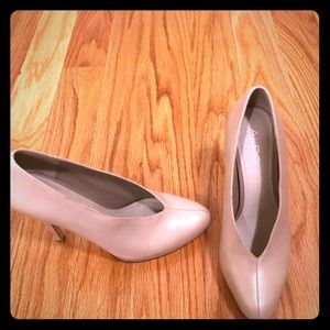 ALDO pumps in nude size 38 / 8 US